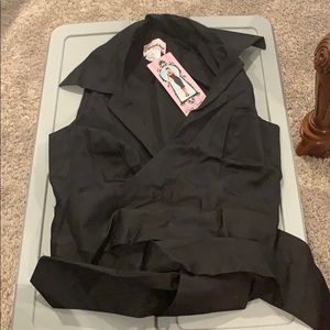BNWT Pinup Couture sleeveless wrap top with collar